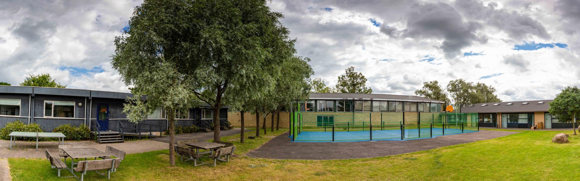 Skolebygning på Askevænget